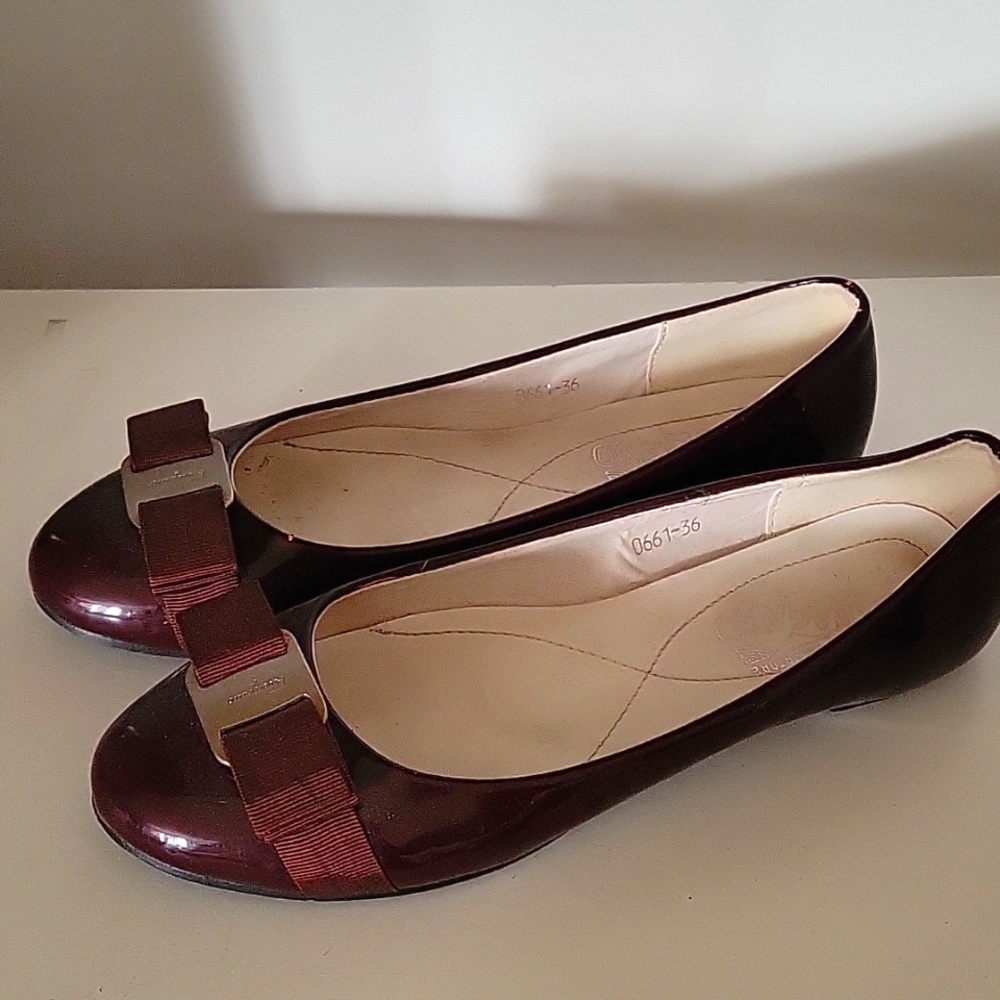 Ferragamo bow flats